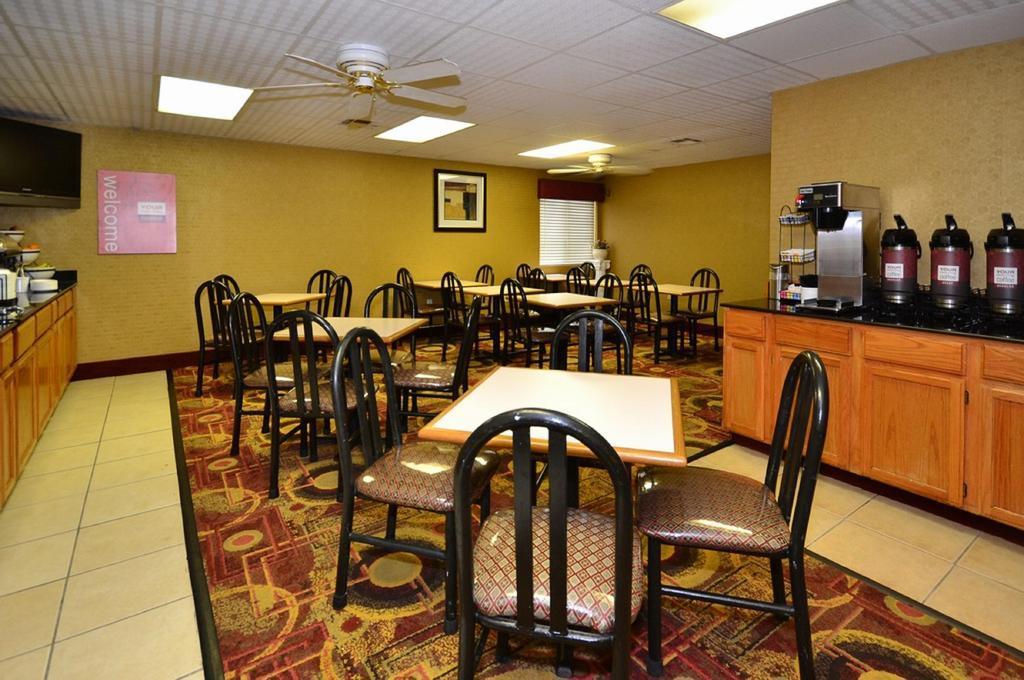 Quality Inn Merriam Kansas City מראה חיצוני תמונה