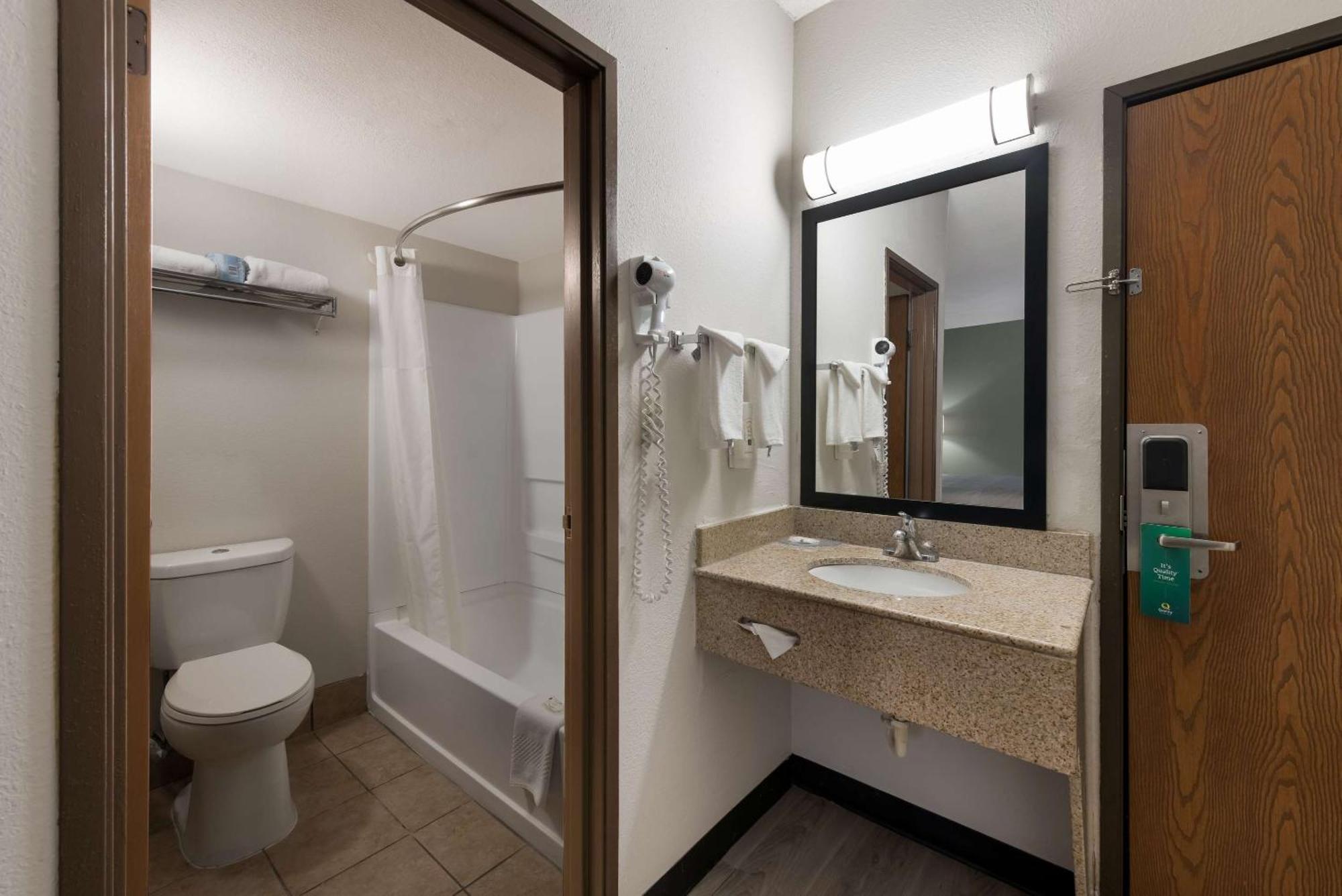 Quality Inn Merriam Kansas City מראה חיצוני תמונה
