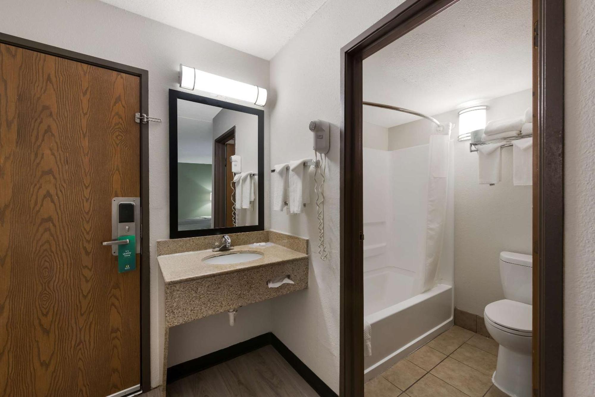 Quality Inn Merriam Kansas City מראה חיצוני תמונה